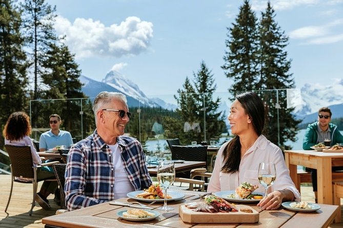 Maligne Lake Cruise - Returning to the boathouse and chalet