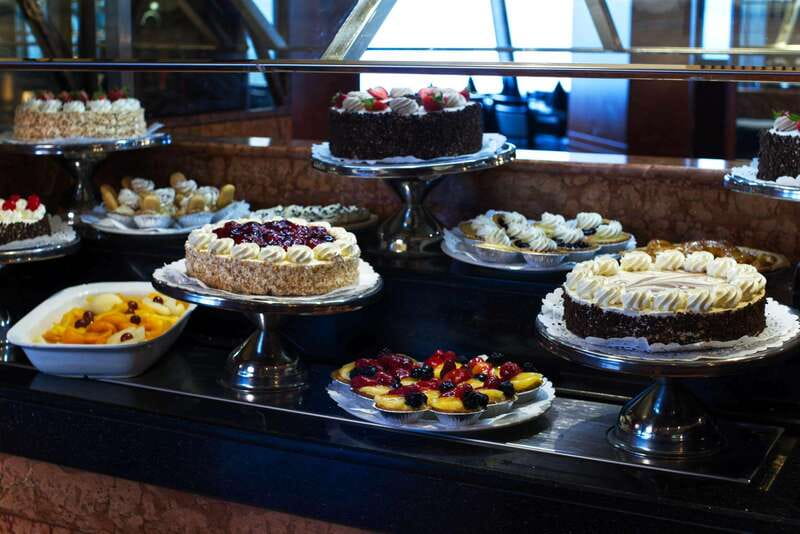 Mississauga: Niagara Falls Day Tours with Boat and Lunch - The boat ride from May through October
