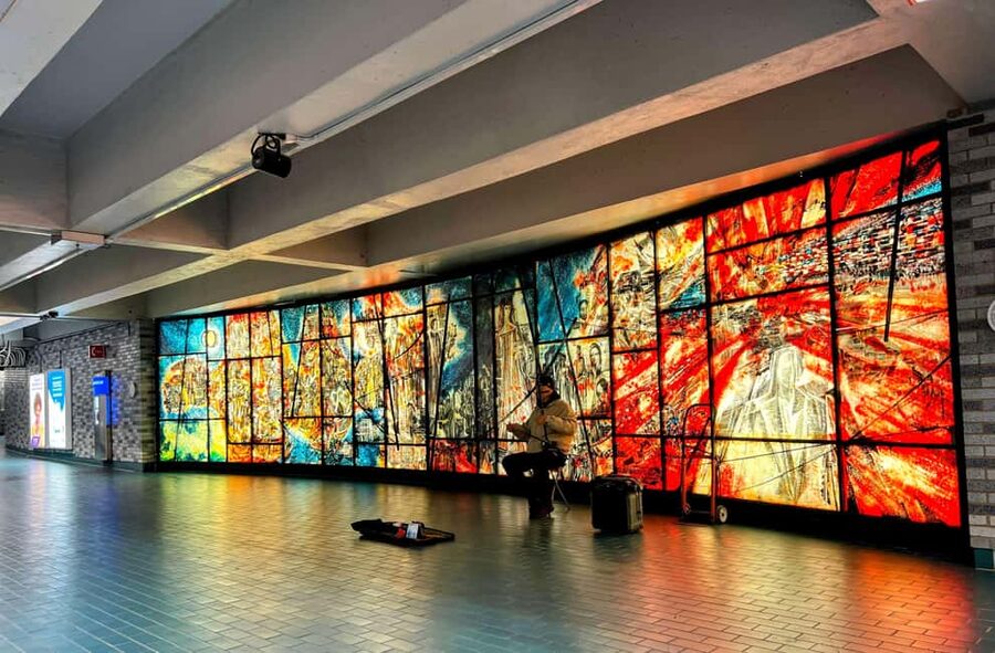 Montreal: 2-Hour Private Complete Hidden City Experience - Centre de commerce mondial and World Trade Centre Montréal