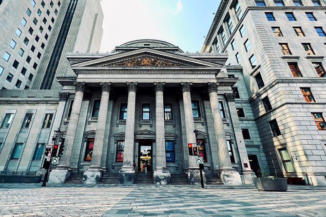 Montreal: 3-Hour Private Car Tour with Expert & Free Pick up - Downtown landmarks seen from a private car