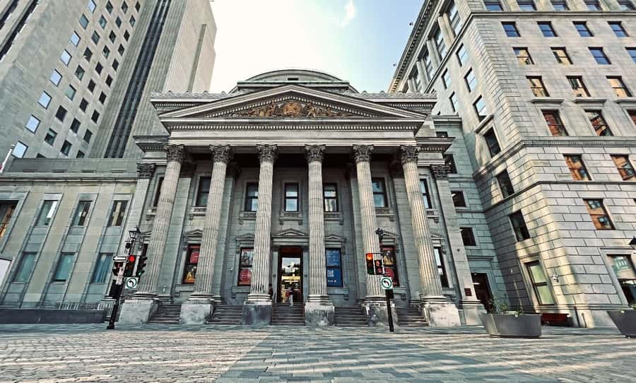Montreal 3-Hour Private Car Tour with Expert Local Guide - McGill, Sainte-Catherine, and downtown Montreal