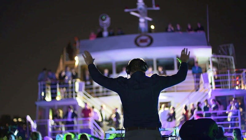 Montréal: 3 or 5-Course Dinner Cruise with DJ & Dancing - What the three or five-course menu means