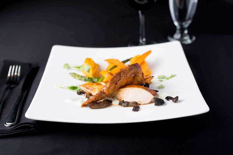 Montréal: 3 or 5-Course Dinner Cruise with DJ & Dancing - Service, seating, and the small details
