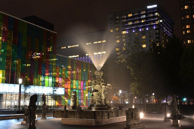Montreal at Night Tour - What the small group changes