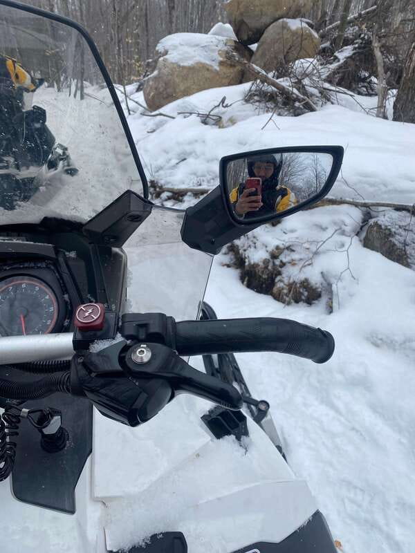 Montreal: Canadian Forest Guided Tour by Snowmobile - A frozen lake and a summit photo stop