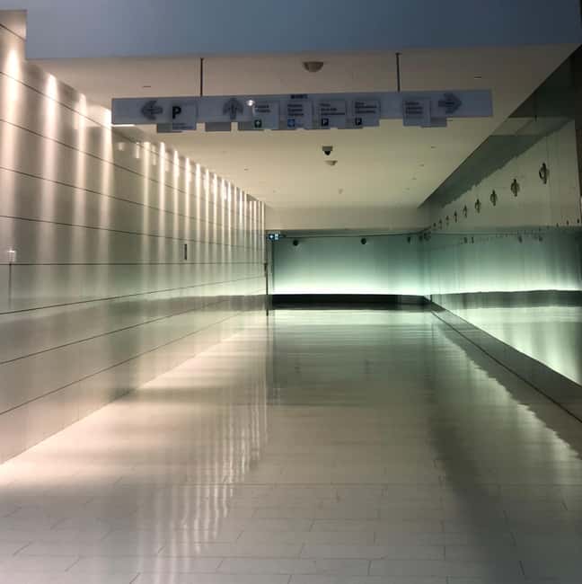 Montreal: Discover Reso - The Underground City - Meeting at Complexe Desjardins and the central fountain