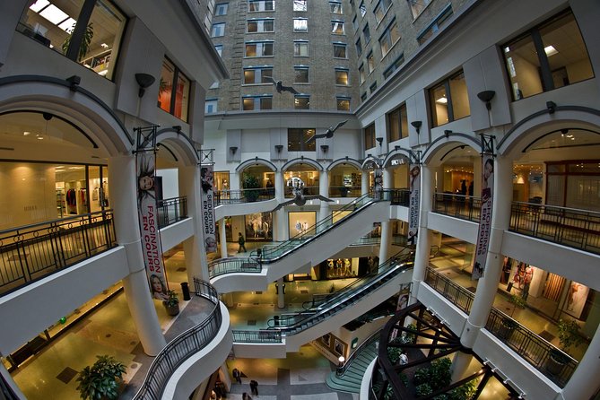 Montréal Downtown and Underground City Private Walking Tour - Is $168.88 a fair price for up to 15 people?