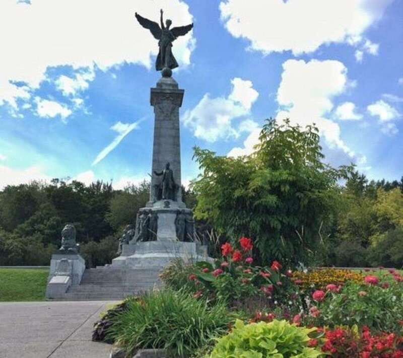 Montreal : Downtown & Underground Walking Tour with a Guide - Why Montréal’s underground network matters
