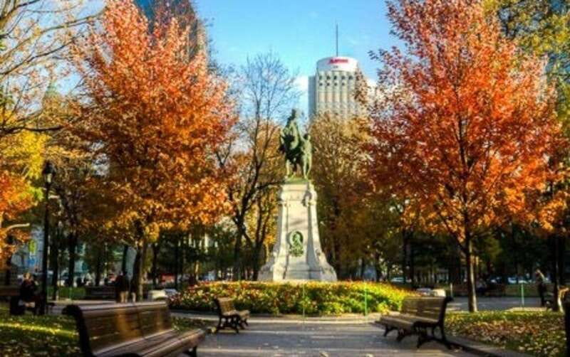 Montreal : Downtown & Underground Walking Tour with a Guide - Promenades Cathédrale: where shopping and passageways meet
