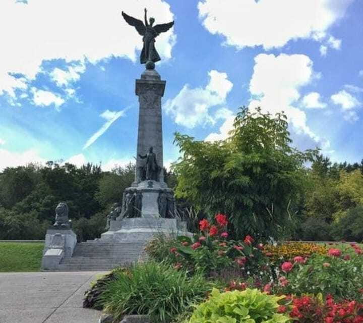 Montreal : Downtown & Underground Walking Tour with a Guide - Square Dorchester: a greener finish to the route