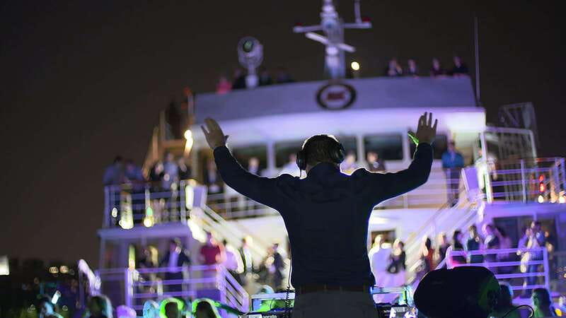 Montreal: Evening Cruise with DJ and Dance Floor - Drinks and bistro food: useful, but not the main reason to book