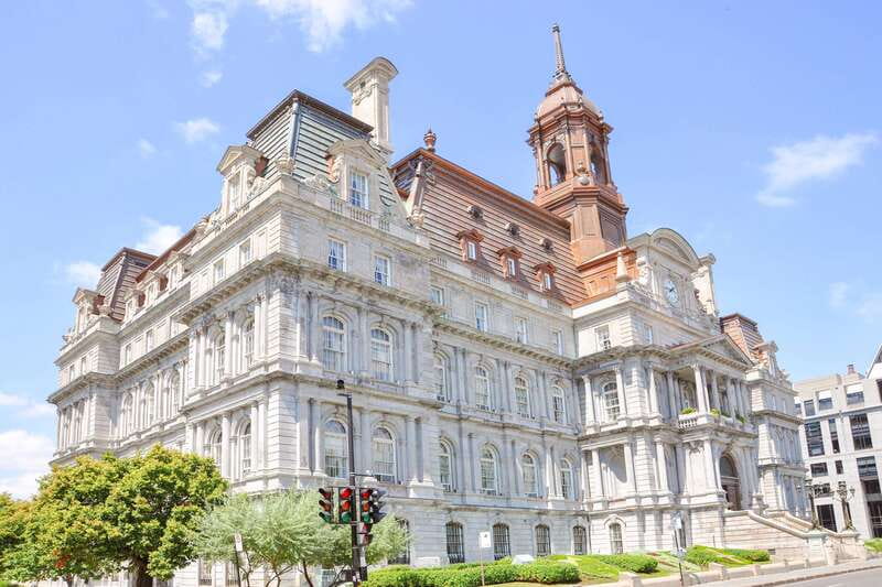 Montreal: Guided Bus Tour - Old Montreal and Place Jacques Cartier