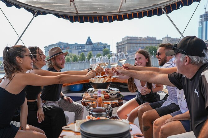 Montreal: Guided Electric Boat Cruise with Onboard Drinks - Key points to know before boarding