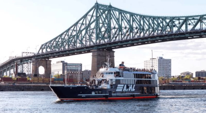 Montréal: Guided Sightseeing River Cruise - Food, drinks, and the happy hour choice