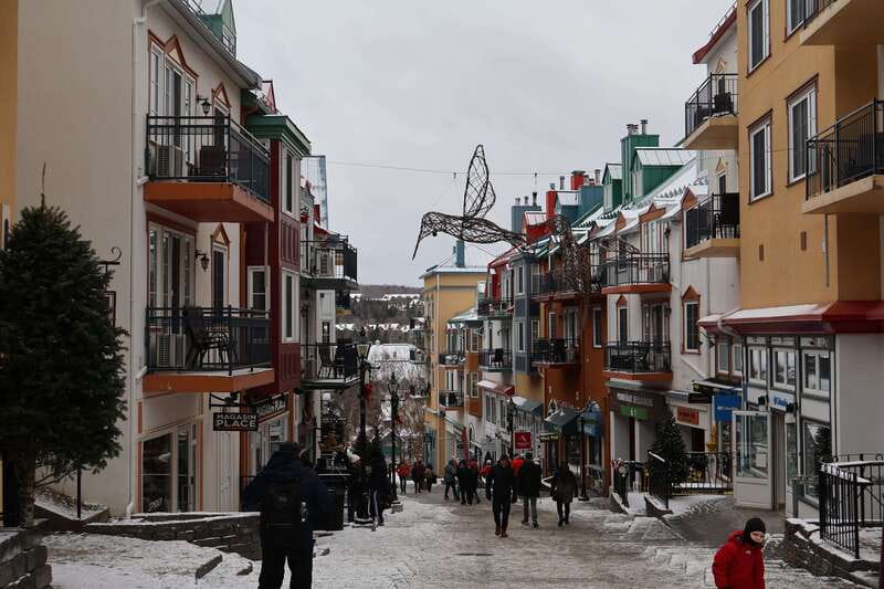 Montreal: Guided tour of the Laurentides Mont Tremblant - The guide shapes the day