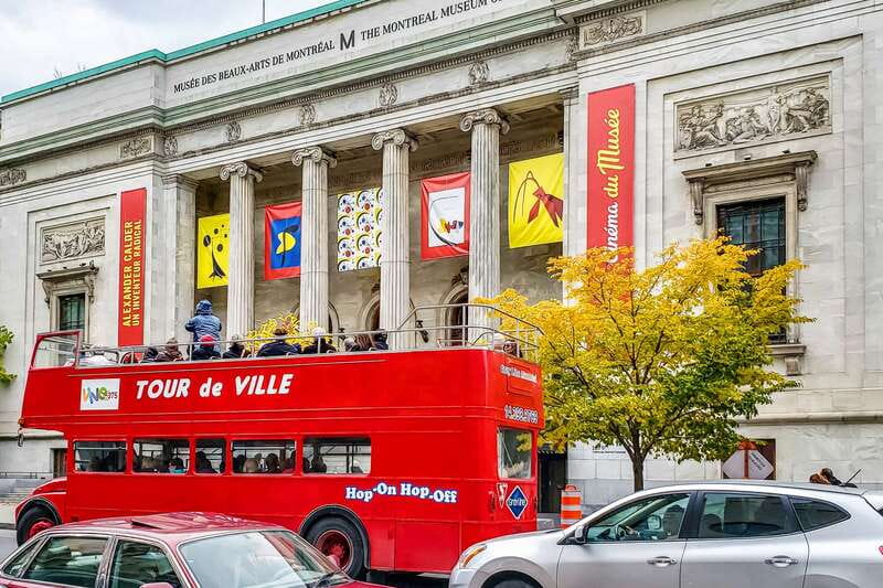Montreal: Hop-On Hop-Off Double-Decker Bus Tour - Start with one complete loop
