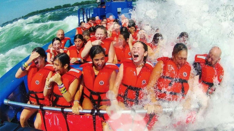 Montreal: Jet Boating on the Lachine Rapids - The first five minutes: leaving the Old Port