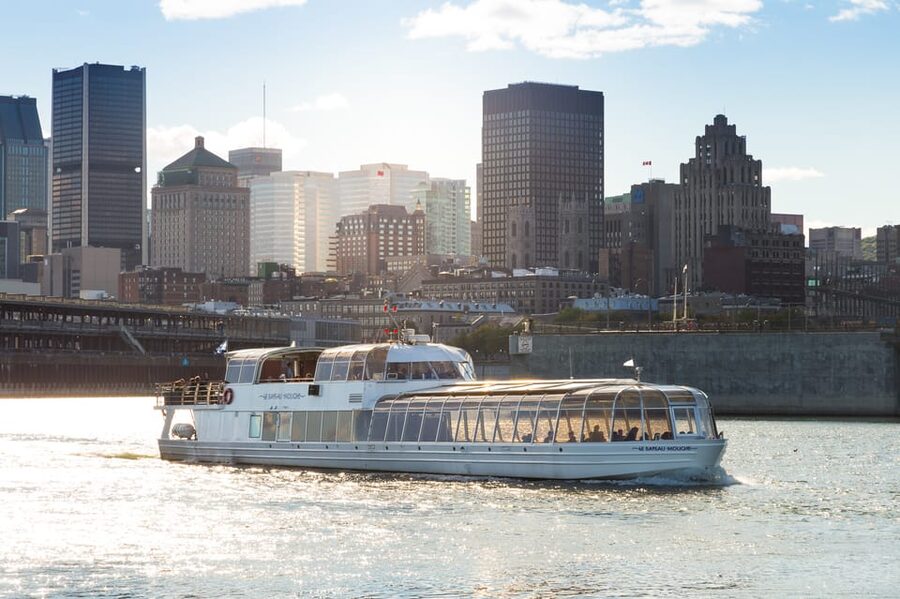 Montreal: Le Bateau-Mouche St. Lawrence Sightseeing Cruise - Drinks, snacks, and the one-hour rhythm