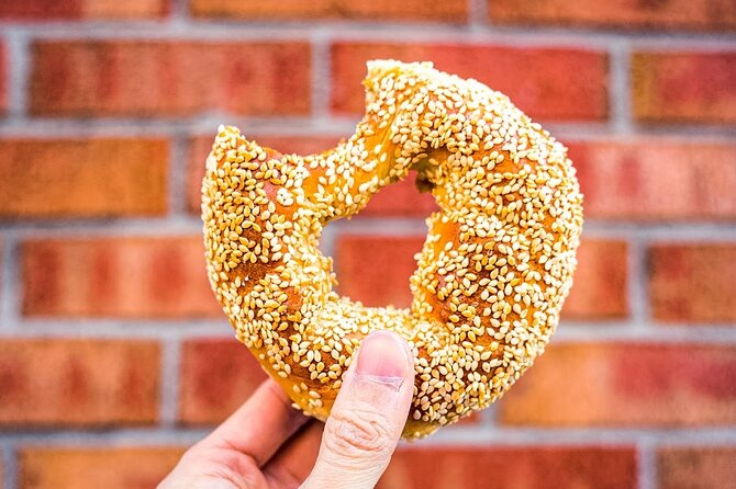 Montreal Mile End Authentic Food Tour with 7 Delicacies Tastings - Winter walking and the importance of clothing