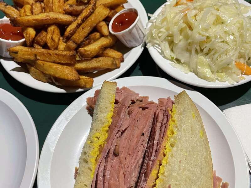 Montréal: Mile End Foodie Tour with Tasting - Smoked meat, the Wilensky Special, and local favorites