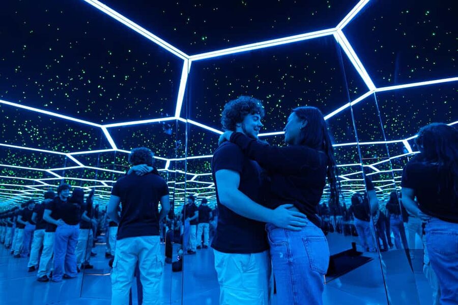 Montreal: Museum of Illusions Entry Ticket - A museum where your eyes keep changing the rules