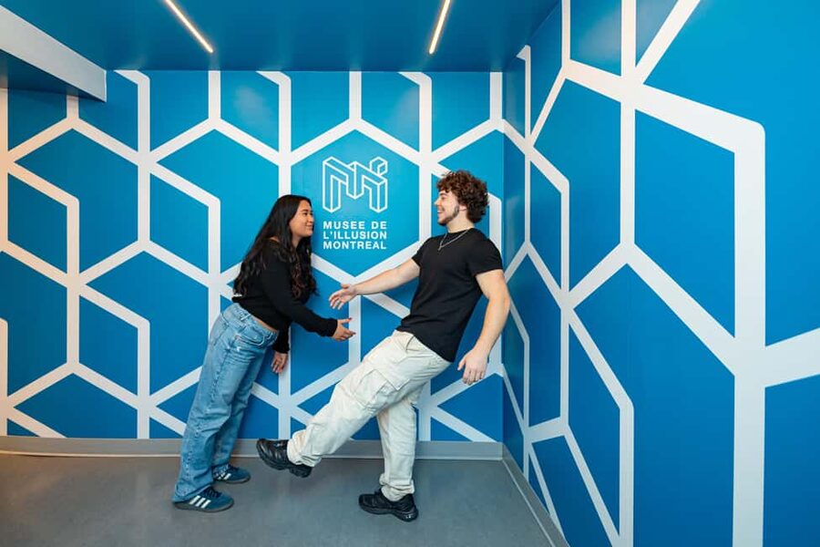 Montreal: Museum of Illusions Entry Ticket - Follow the vortex tunnel and infinity tunnel