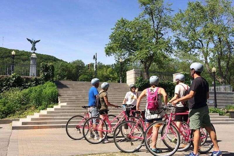 Montreal: Non Touristy Pink Bike Tour - A group ride that takes care of its riders
