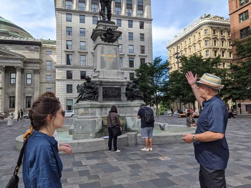 Montréal: Old Town Small Group Guided Walking Tour - Place d’Armes and Montréal’s architecture