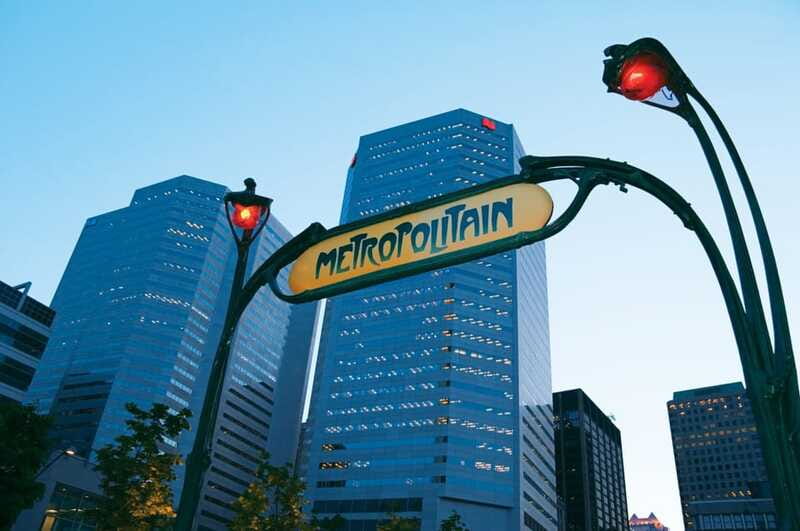 Montréal: Old Town Small Group Guided Walking Tour - The guide makes or breaks the experience