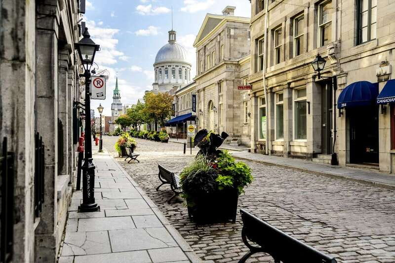Montréal: Old Town Small Group Guided Walking Tour - Place Royale and the city’s starting point