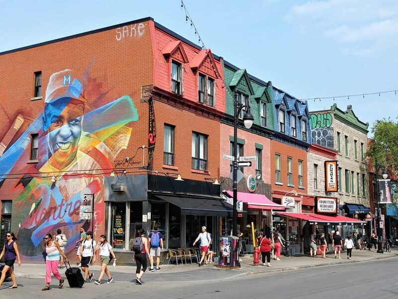 Montreal: Plateau Mont-Royal & Mile End Walking Tour - How the small group changes the experience