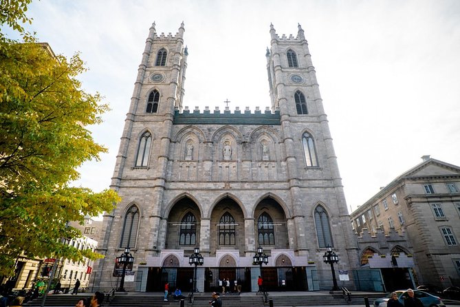 Montreal Premium Driving Night Tour with La Grand Roue Ride - What the small group changes