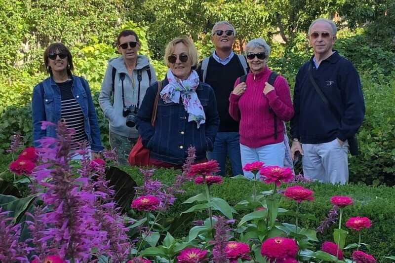 Montreal: Private custom walking tour with a guide - What the guide can add