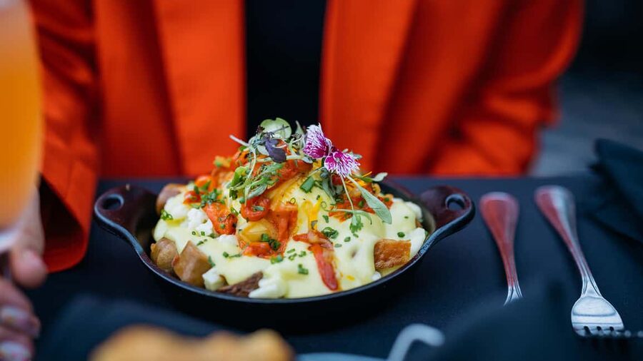 Montréal: Weekend River Brunch Cruise - Brunch in the Old Port