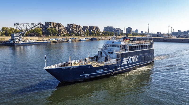 Montréal: Weekend River Brunch Cruise - Leaving Montréal behind the Jacques Cartier Bridge