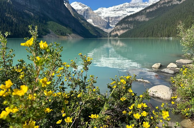 Moraine Lake And Lake Louise Tour from Banff - Vehicle comfort and group size matter