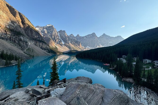 Moraine Lake And Lake Louise Tour from Banff - Lake Louise: an hour beside the famous blue water