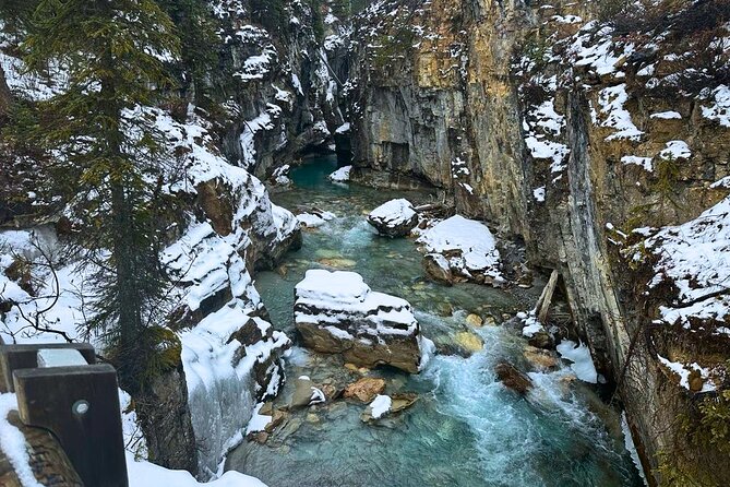 Moraine Lake, Lake Louise, Emerald Lake, Marble Canyon,Banff tour - Lake Louise gives you the classic opening scene