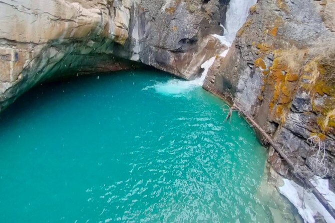 Moraine Lake, Lake Louise, Johnston Canyon, Bow Falls, Banff Town - Transportation, pickup, and group size