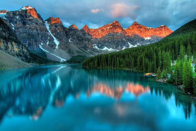 Moraine Lake & Lake Louise Sunrise | Award-Winning Premium Tour - Waiting in the dark at Moraine Lake