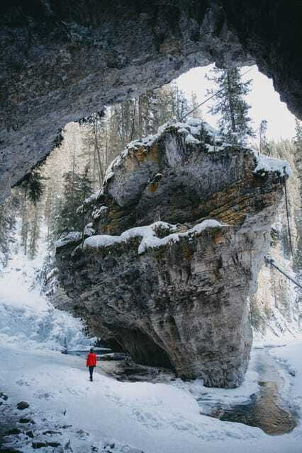Moraine Lake Louise Emerald Johnston Canyon Banff Yoho Tour - Vermilion Lakes, Banff, and the return route