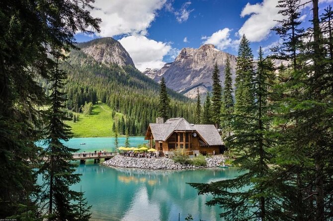 Moraine Lake, Louise, Emerald Lake, Johnston Canyon, Banff Town - Emerald Lake, a quieter hour in Yoho National Park