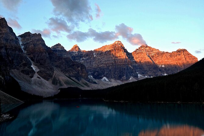 Moraine Lake Sunrise(2.5hrs)&Lake Louise(2hrs) from Canmore/Banff - Lake Louise gives you a different kind of morning