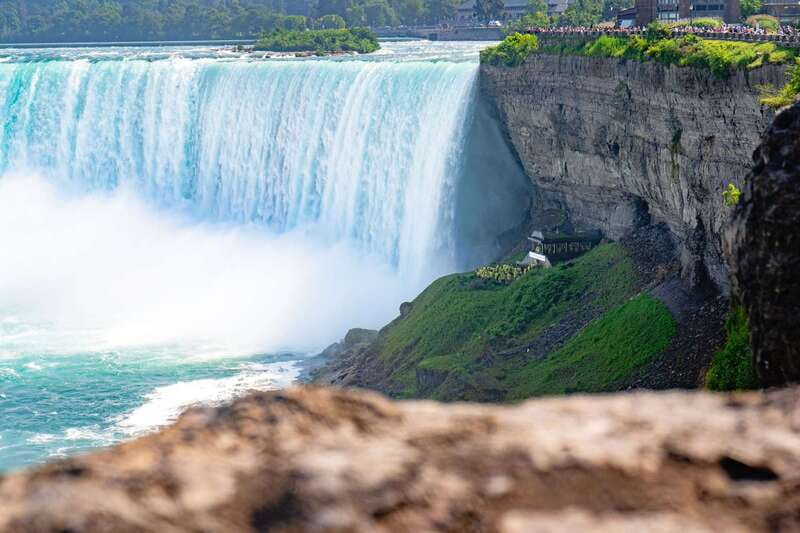 Niagara Falls: Boat Trip & Journey Behind the Falls Tour - A 2-kilometer walk with stories along the way