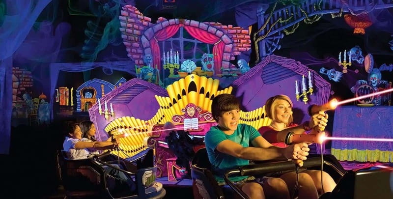Niagara Falls, Canada: Clifton Hill 6 Attraction Fun Pass - Toy Store 4D Ride or Carnival Chaos