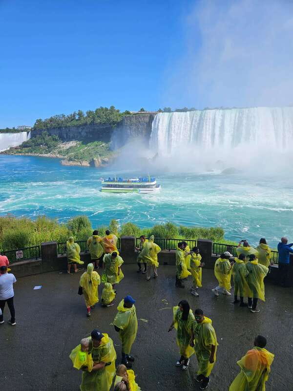 Niagara Falls: Canada with a Portuguese-speaking guide - Table Rock and the power of Niagara Falls