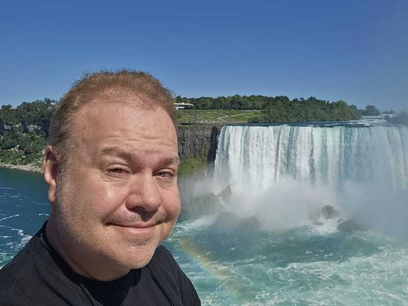 Niagara Falls: Canada with a Portuguese-speaking guide - Konzelmann Estate Winery by Lake Ontario