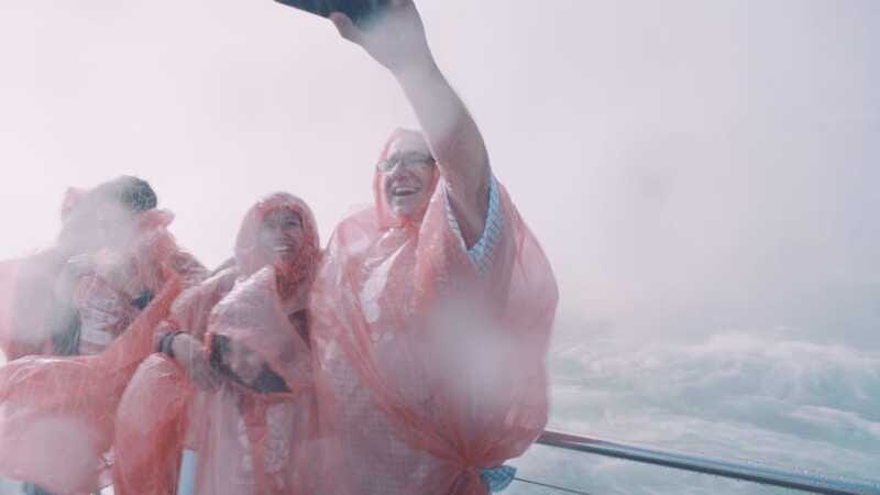 Niagara Falls: Day & Night Tour with Boat Ride and Dinner - A small group makes the busy day easier