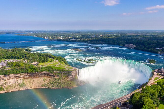 Niagara Falls Day Tour from Toronto with Boat Cruise and Lunch - Maple syrup at Maple Leaf Place