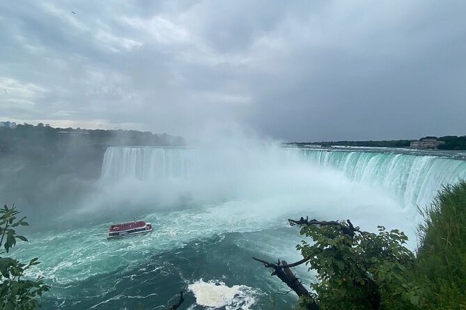 Niagara Falls Day Tour Includes Boat Cruise, Winery Stop & Lunch - The guides make a long day easier